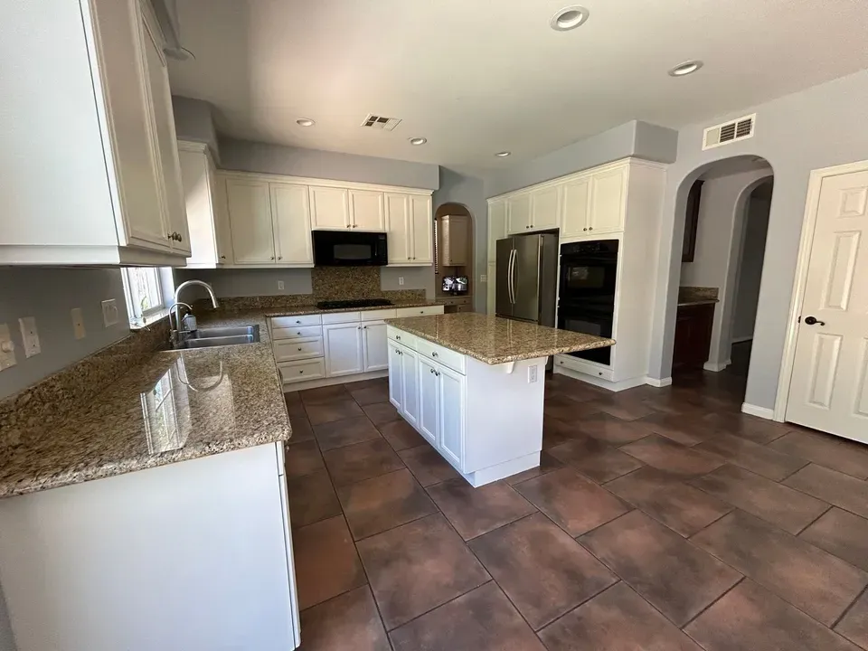 5 Bed 3 Bath Modern Contemporary Residence in Temecula, CA - 4