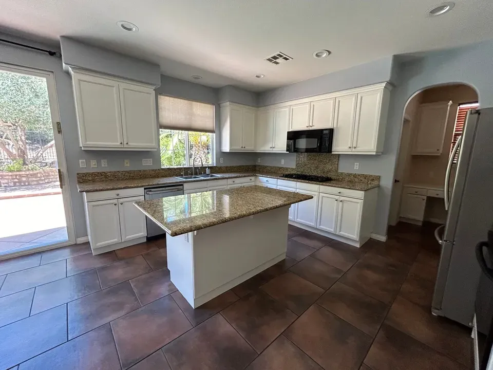 5 Bed 3 Bath Modern Contemporary Residence in Temecula, CA - 5