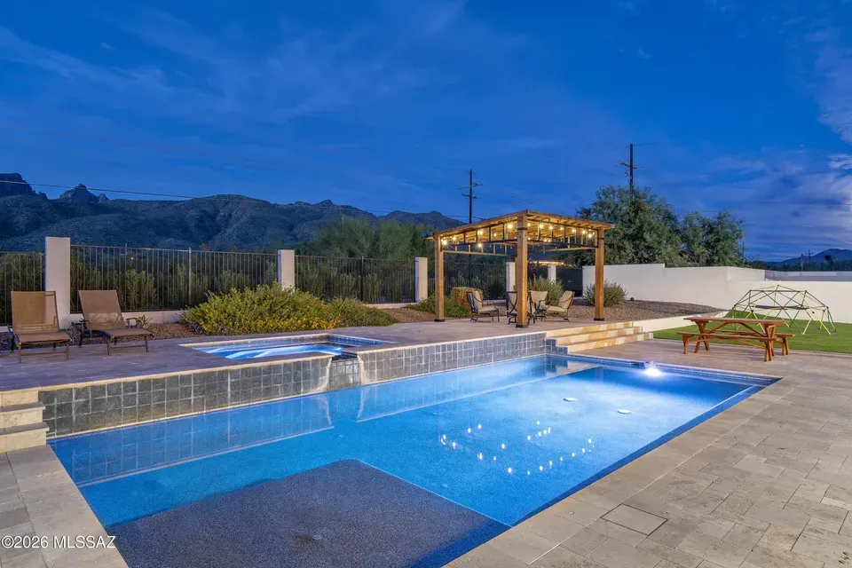 5 Bed 3 Bath Modern Contemporary Residence in Tucson, AZ - 2