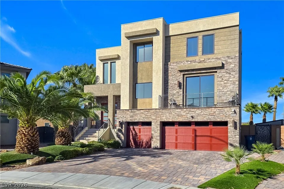 5 Bed 3 Bath Modern Farmhouse in Las Vegas, NV