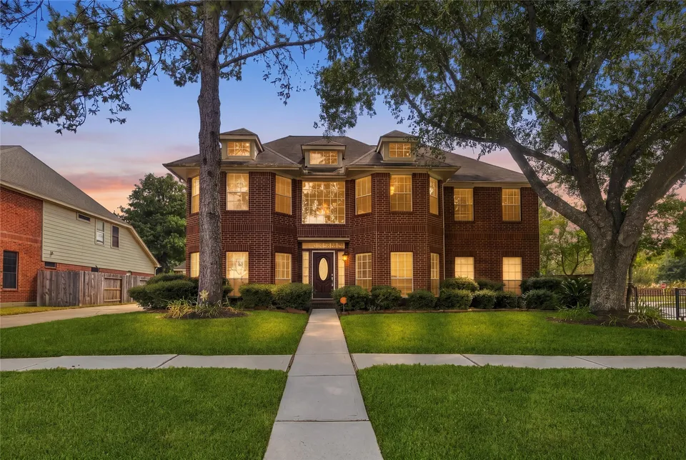 5 Bed 3 Bath Traditional Craftsman in Houston, TX
