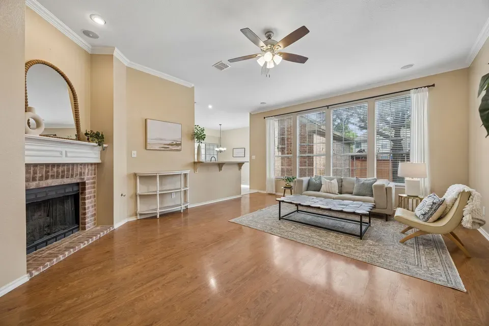 5 Bed 3 Bath Traditional Suburban Family Home in Allen, TX - 1