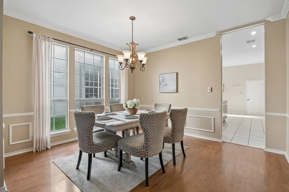 5 Bed 3 Bath Traditional Suburban Family Home in Allen, TX - 2
