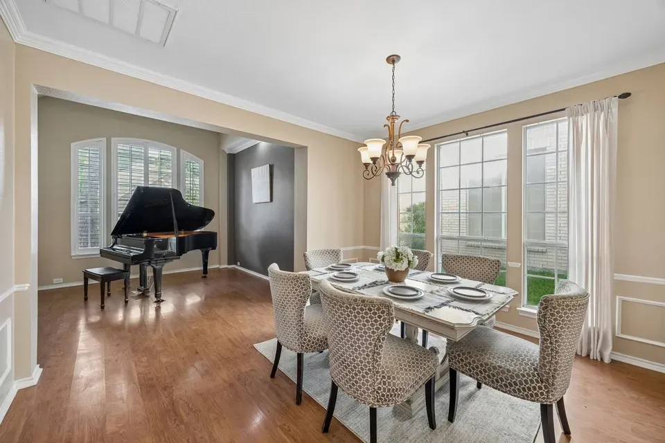 5 Bed 3 Bath Traditional Suburban Family Home in Allen, TX - 3