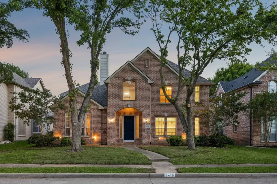 5 Bed 3 Bath Traditional Suburban Family Home in Allen, TX - 5
