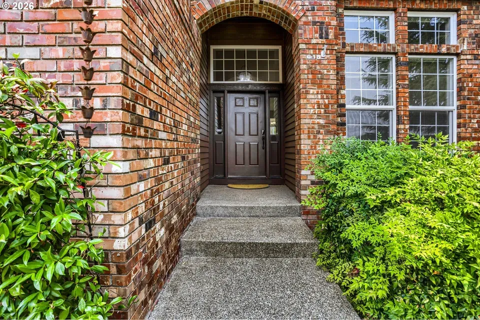 5 Bed 3 Bath Traditional Suburban Family Home in Beaverton, OR - 2