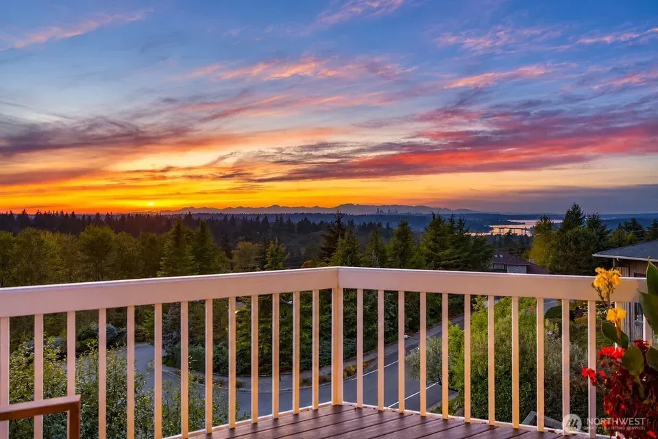 5 Bed 3 Bath Traditional Suburban Family Home in Bellevue, WA - 2