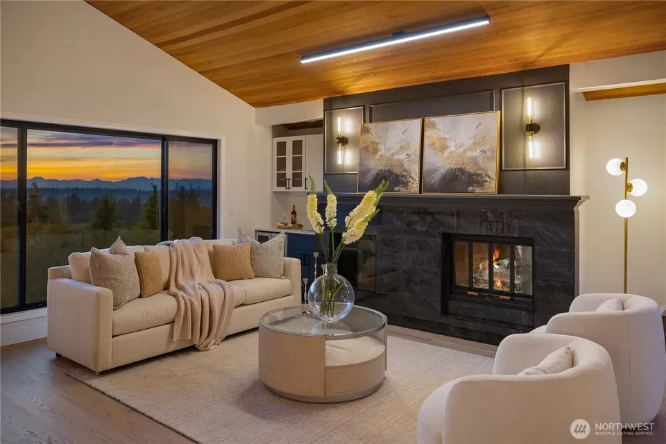 5 Bed 3 Bath Traditional Suburban Family Home in Bellevue, WA - 5