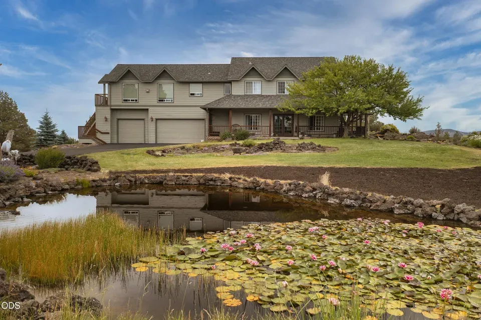 5 Bed 3 Bath Traditional Suburban Family Home in Bend, OR - 1