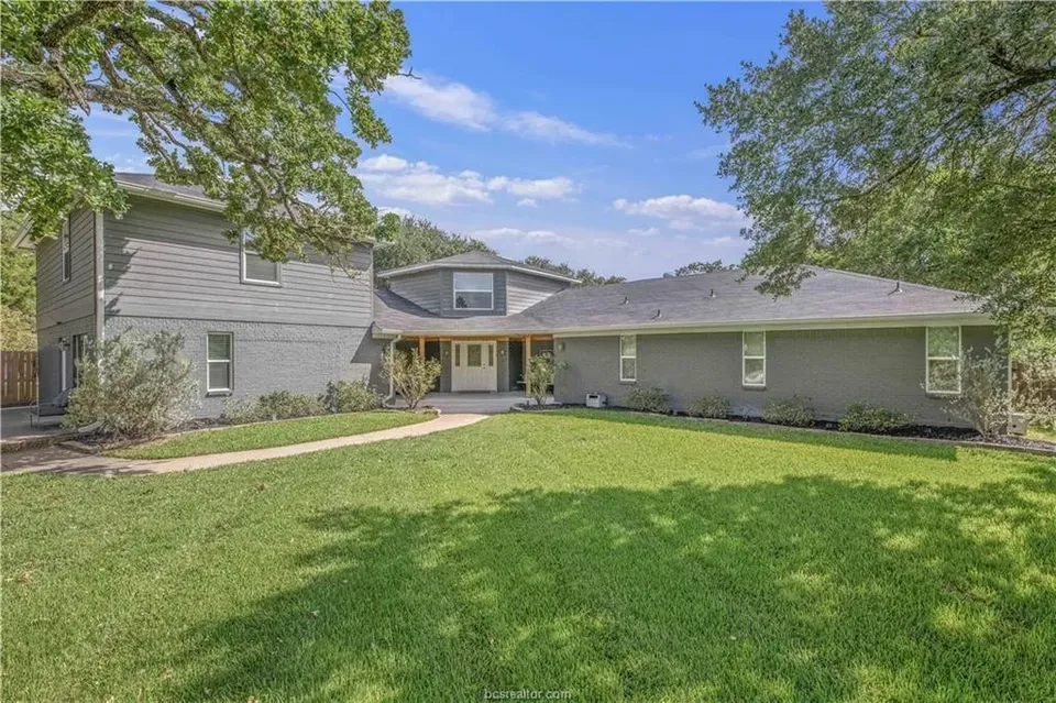 5 Bed 3 Bath Traditional Suburban Family Home in College Station, TX - 5