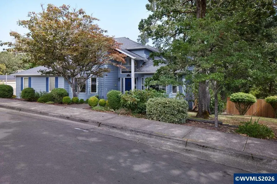 5 Bed 3 Bath Traditional Suburban Family Home in Corvallis, OR