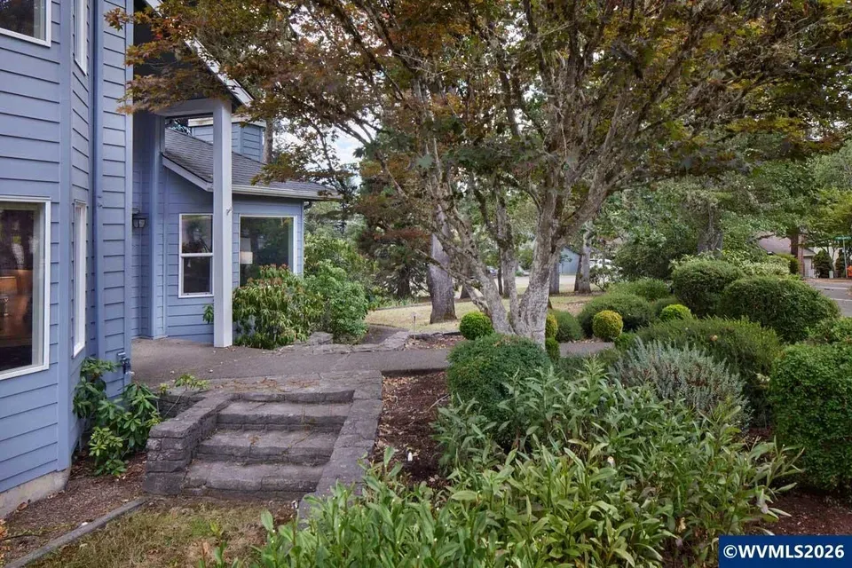 5 Bed 3 Bath Traditional Suburban Family Home in Corvallis, OR - 3