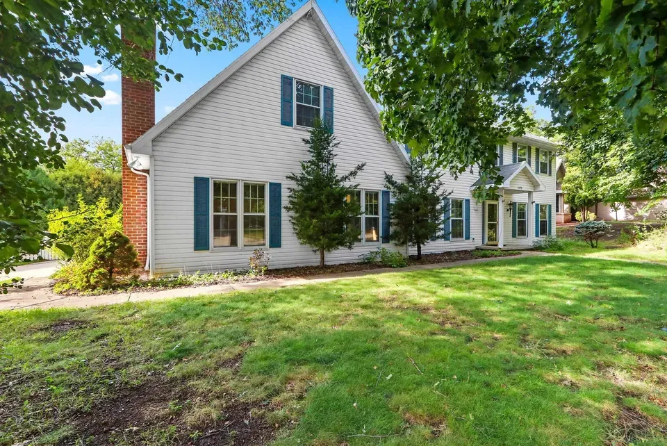 5 Bed 3 Bath Traditional Suburban Family Home in Green Bay, WI - 4