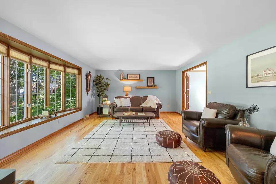5 Bed 3 Bath Traditional Suburban Family Home in Green Bay, WI - 2