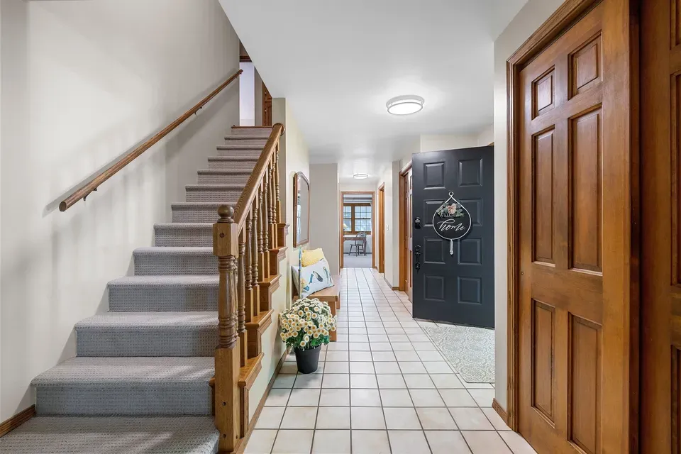 5 Bed 3 Bath Traditional Suburban Family Home in Green Bay, WI - 5