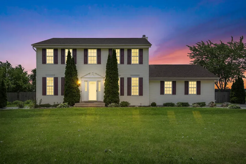 5 Bed 3 Bath Traditional Suburban Family Home in Kenosha, WI - 1