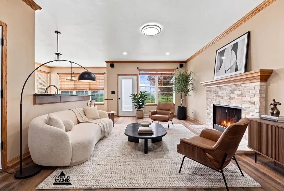 5 Bed 3 Bath Traditional Suburban Family Home in Kenosha, WI - 2