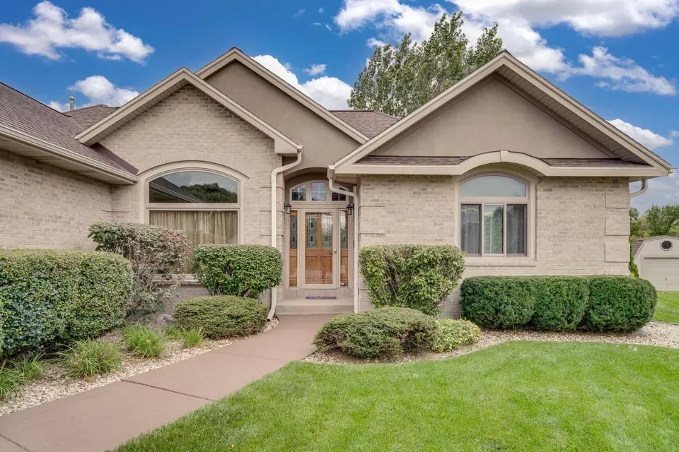 5 Bed 3 Bath Traditional Suburban Family Home in Kenosha, WI - 3