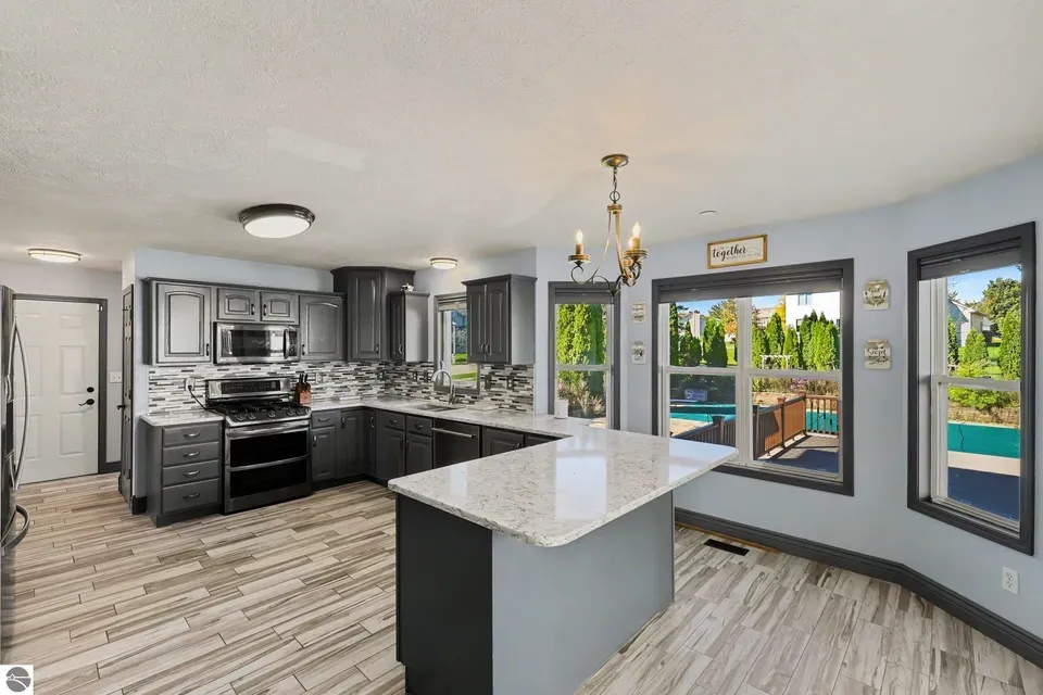 5 Bed 3 Bath Traditional Suburban Family Home in Lansing, MI - 3