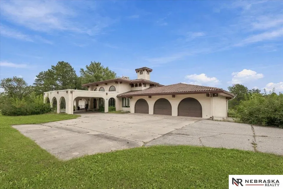5 Bed 3 Bath Traditional Suburban Family Home in Lincoln, NE