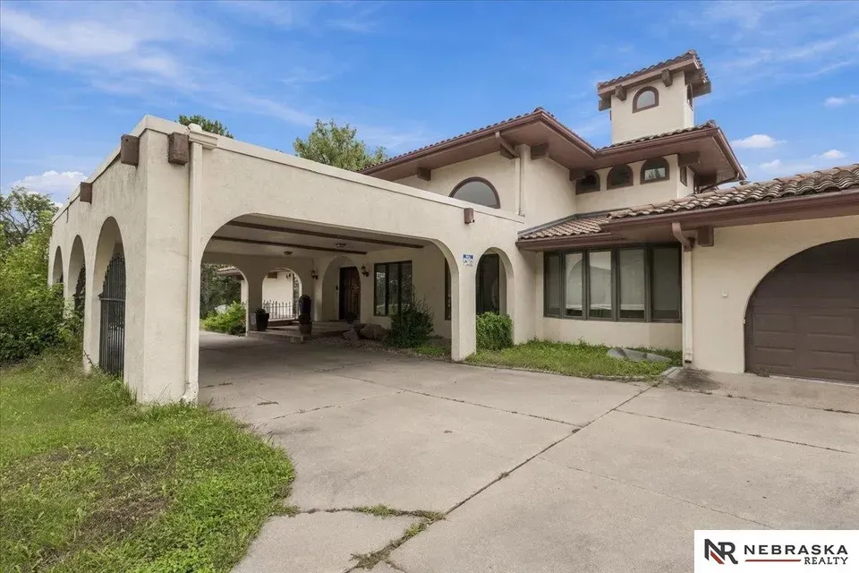 5 Bed 3 Bath Traditional Suburban Family Home in Lincoln, NE - 2