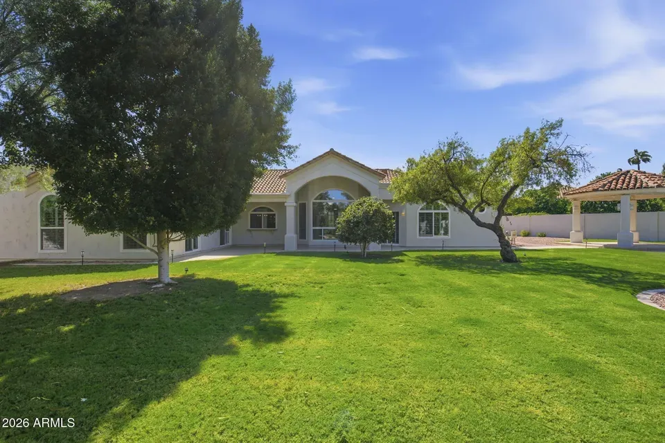 5 Bed 3 Bath Traditional Suburban Family Home in Scottsdale, AZ - 4