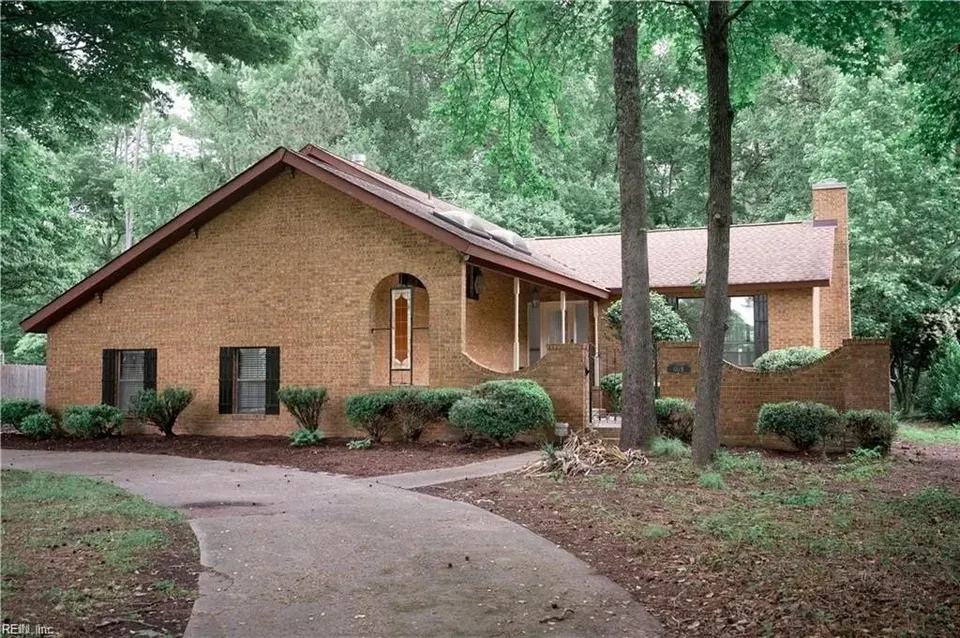 5 Bed 3 Bath Traditional Suburban Family Home in Virginia Beach, VA - 1
