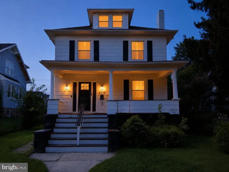 5 Bed 4 Bath Classic Historic Era Home in Baltimore, MD - 2