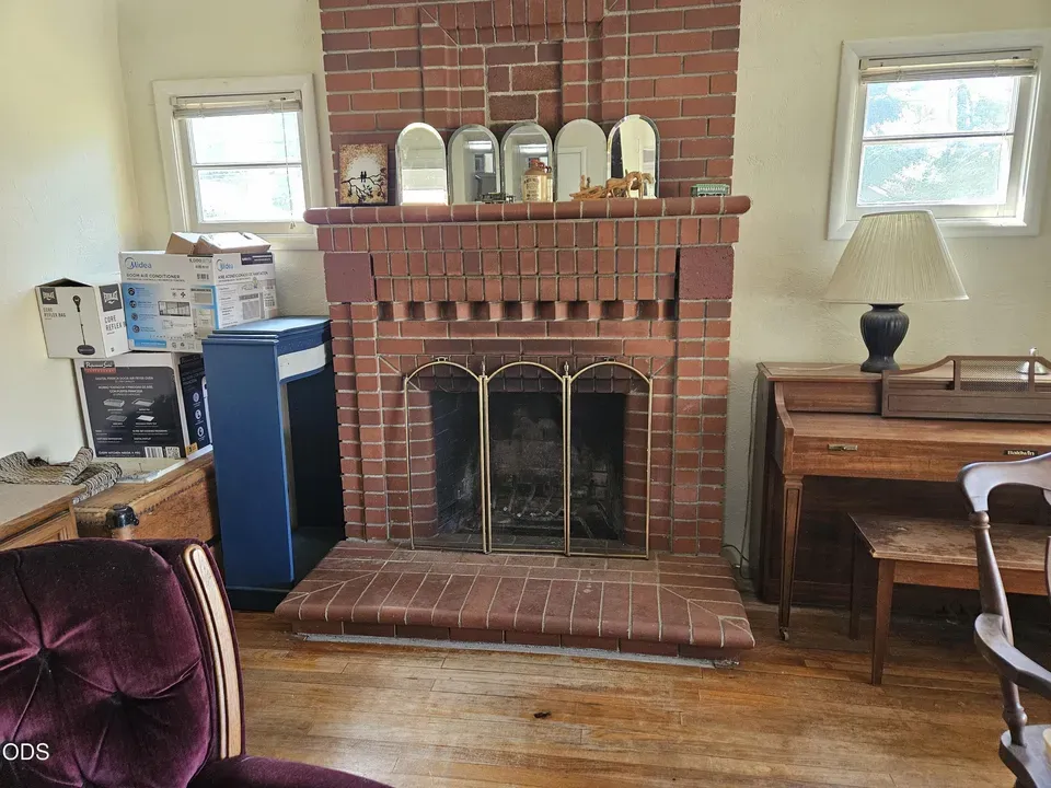 5 Bed 4 Bath Classic Historic Era Home in Medford, OR - 2