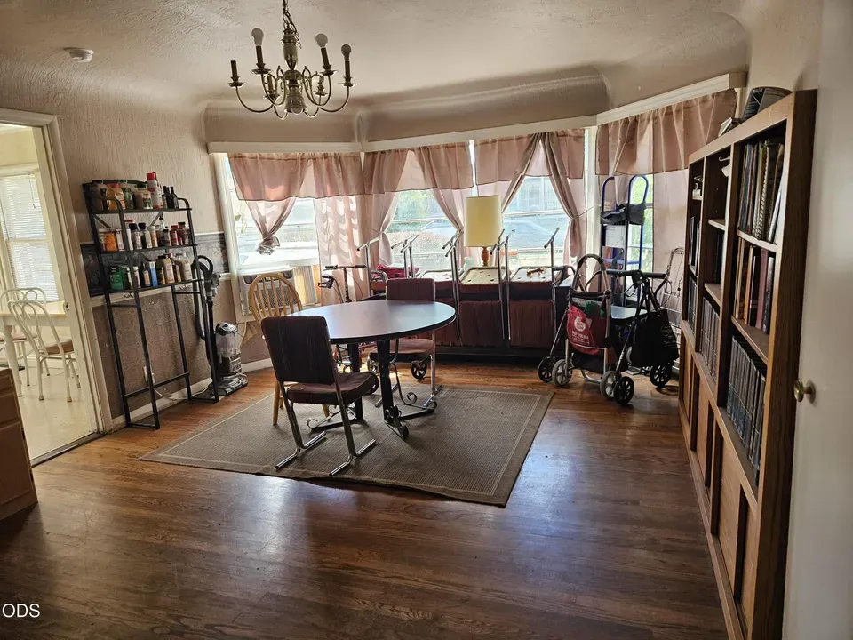 5 Bed 4 Bath Classic Historic Era Home in Medford, OR - 3