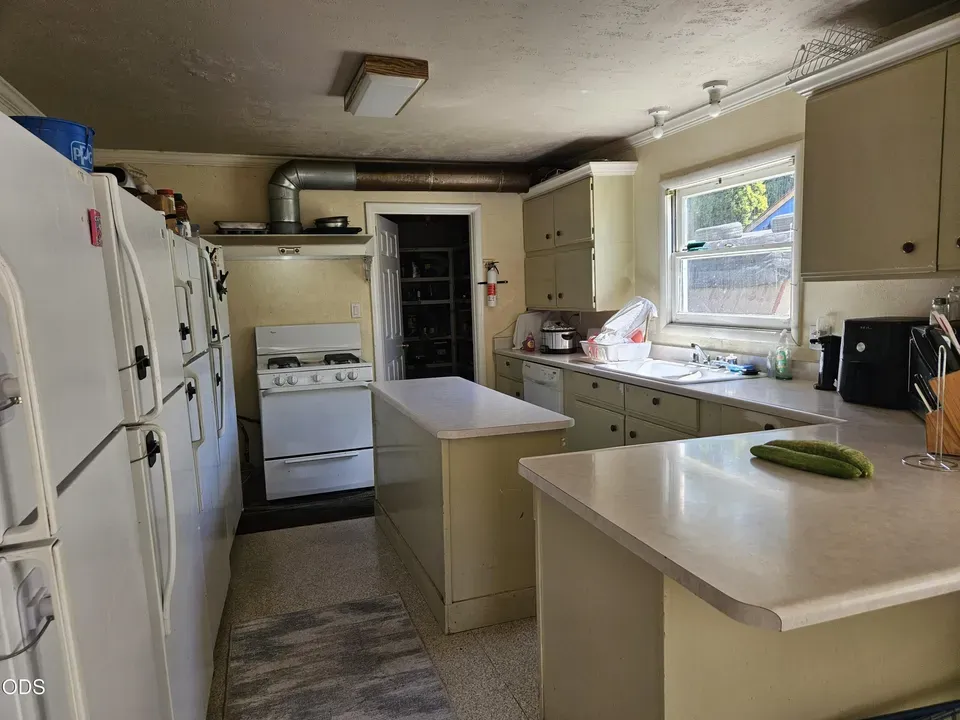 5 Bed 4 Bath Classic Historic Era Home in Medford, OR - 4
