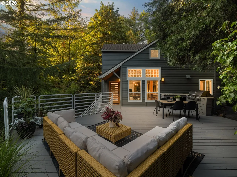 5 Bed 4 Bath Traditional Suburban Family Home in Portland, OR