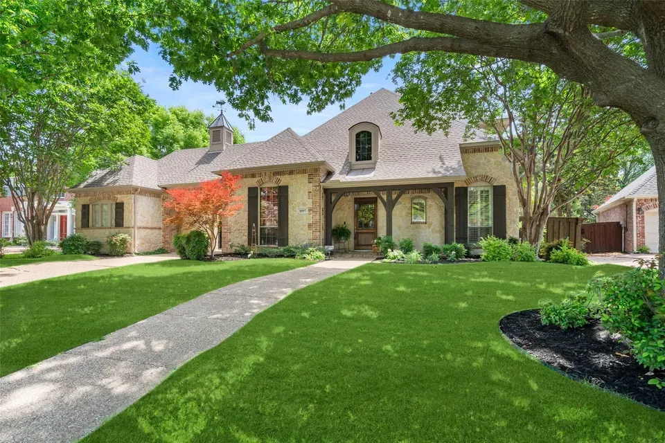 5 Bed 4 Bath Established Contemporary Home in Allen, TX - 3