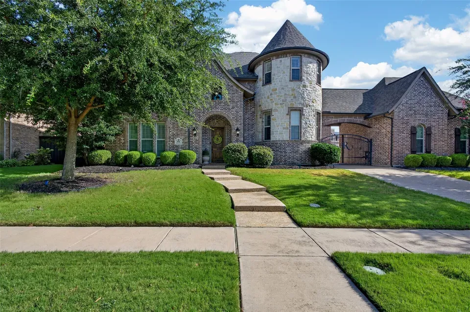5 Bed 4 Bath Established Contemporary Home in Allen, TX - 1