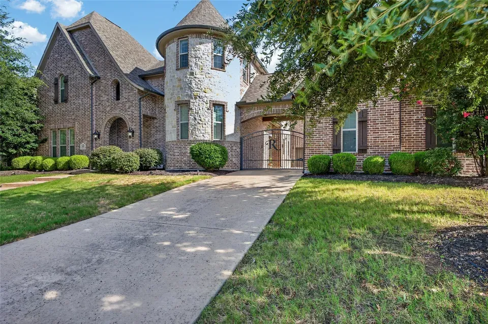 5 Bed 4 Bath Established Contemporary Home in Allen, TX - 2