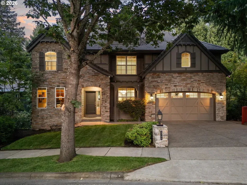 5 Bed 4 Bath Established Contemporary Home in Beaverton, OR - 1
