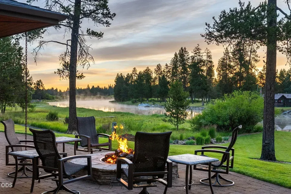 5 Bed 4 Bath Established Contemporary Home in Bend, OR