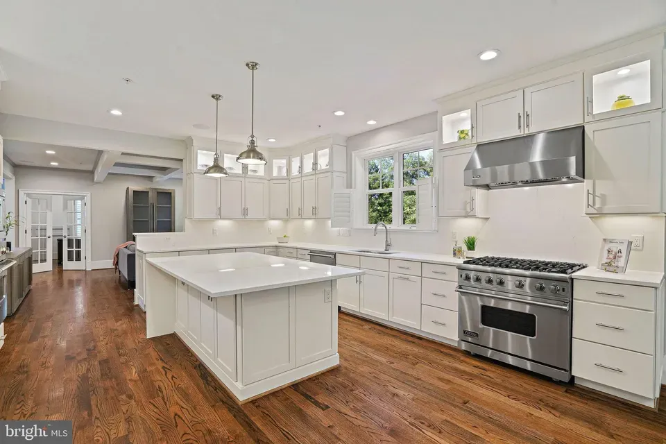 5 Bed 4 Bath Established Contemporary Home in Bethesda, MD - 2