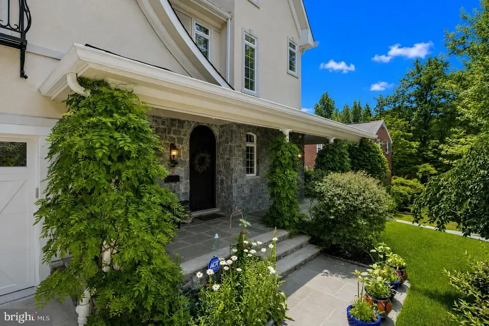 5 Bed 4 Bath Established Contemporary Home in Bethesda, MD - 2