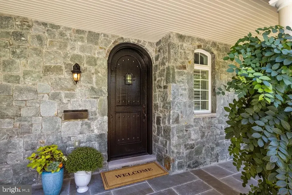 5 Bed 4 Bath Established Contemporary Home in Bethesda, MD - 4