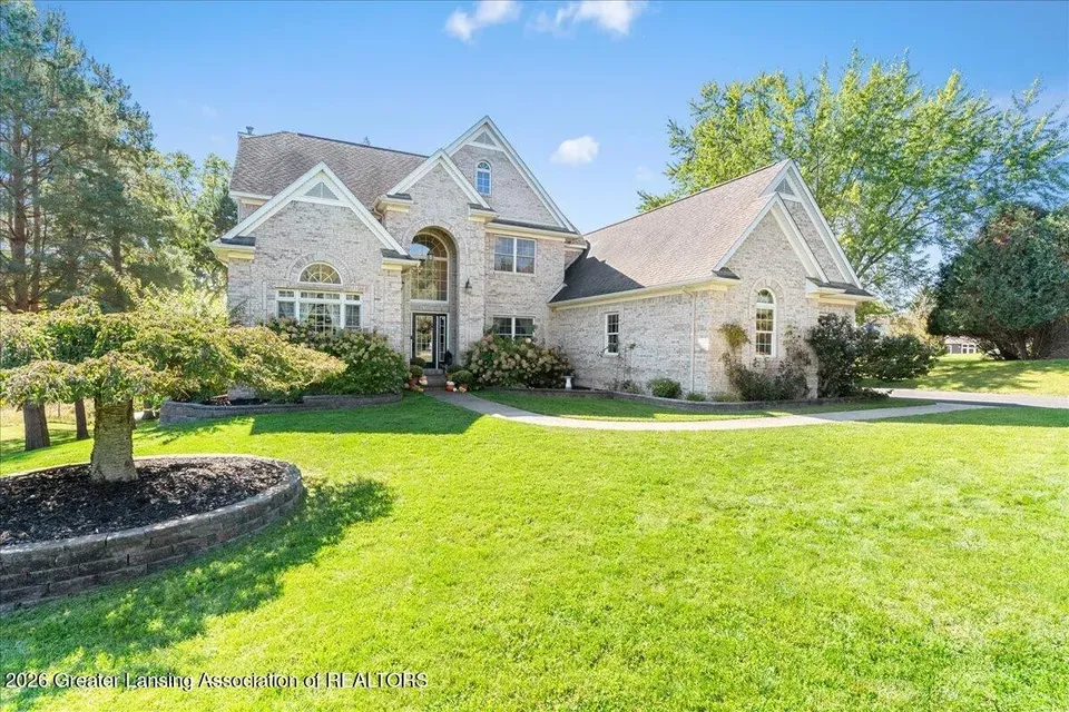 5 Bed 4 Bath Established Contemporary Home in Lansing, MI - 1