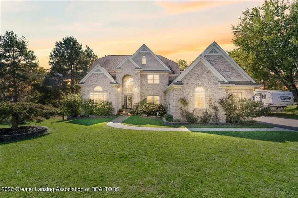 5 Bed 4 Bath Established Contemporary Home in Lansing, MI - 2