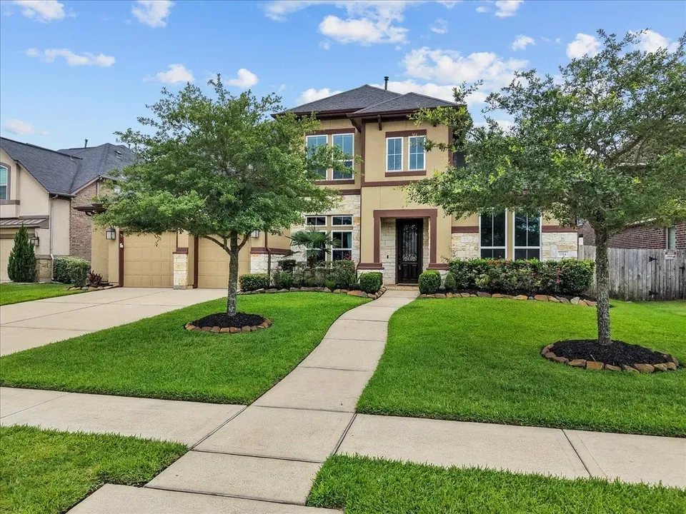 5 Bed 4 Bath Established Contemporary Home in League City, TX - 2