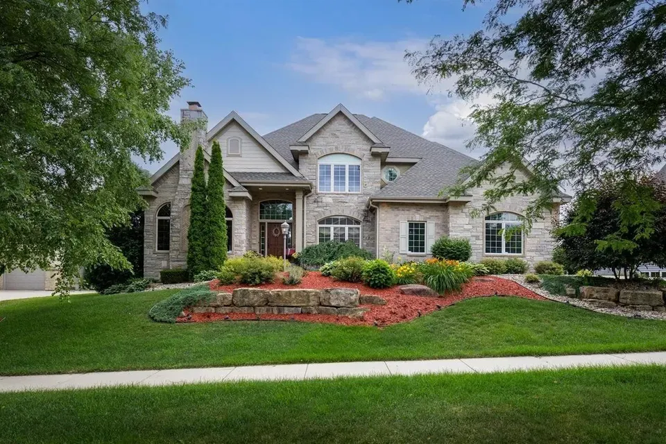 5 Bed 4 Bath Established Contemporary Home in Madison, WI