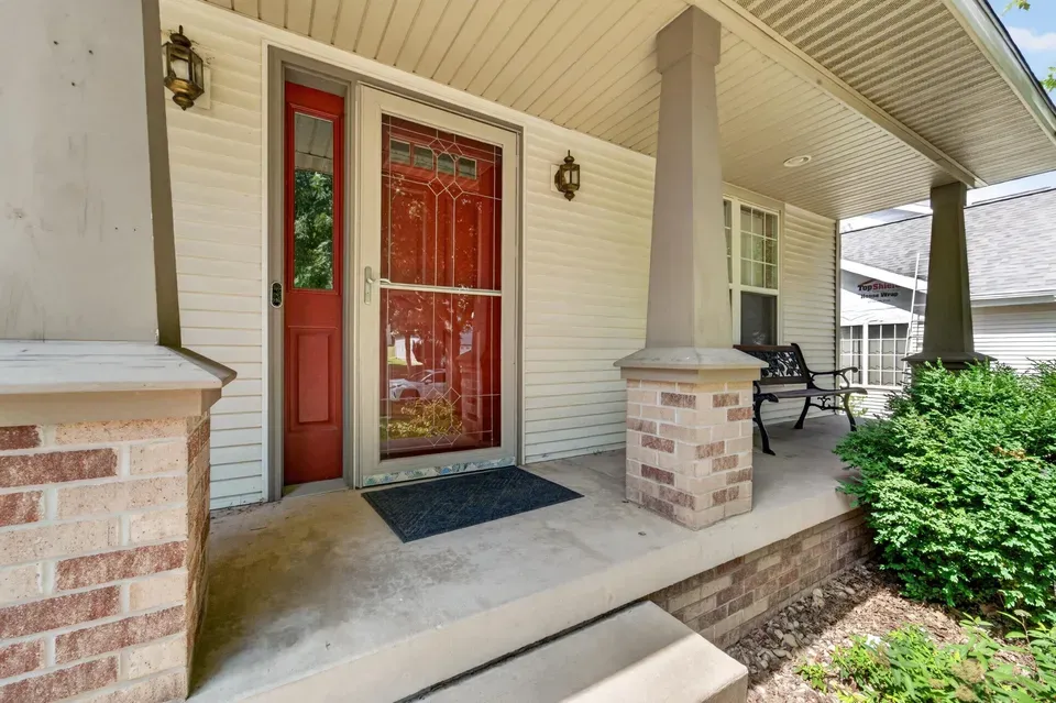 5 Bed 4 Bath Established Contemporary Home in Madison, WI - 2