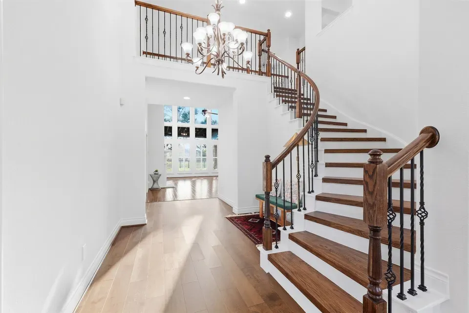 5 Bed 4 Bath Established Contemporary Home in Pearland, TX - 2