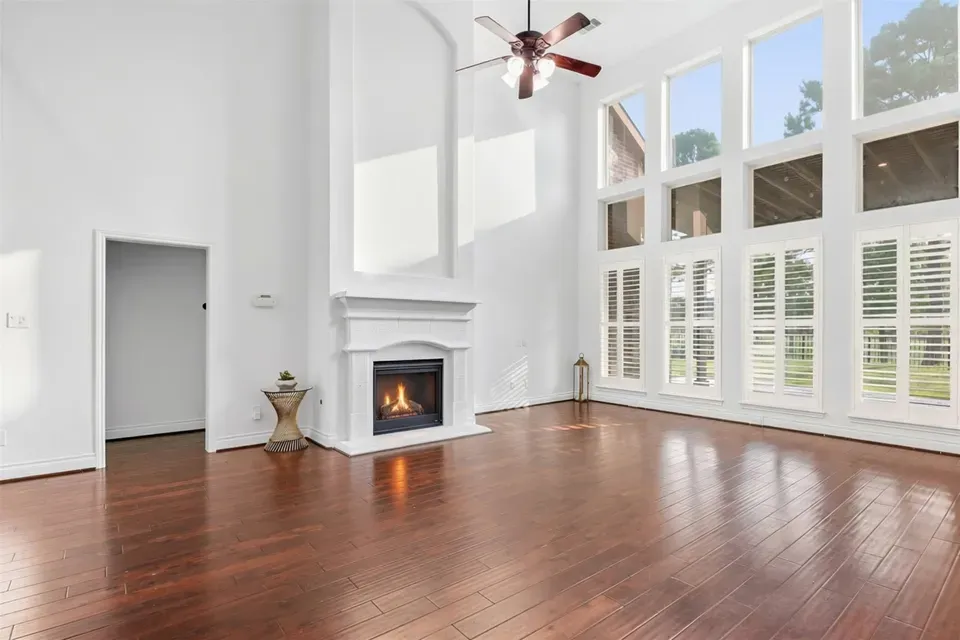 5 Bed 4 Bath Established Contemporary Home in Pearland, TX - 3