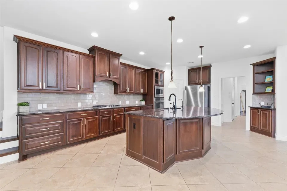 5 Bed 4 Bath Established Contemporary Home in Pearland, TX - 5