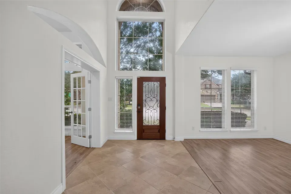 5 Bed 4 Bath Established Contemporary Home in Pearland, TX - 5