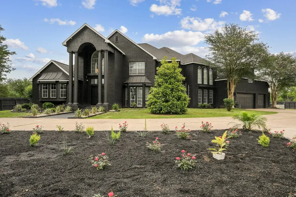 5 Bed 4 Bath Established Contemporary Home in Pearland, TX - 1
